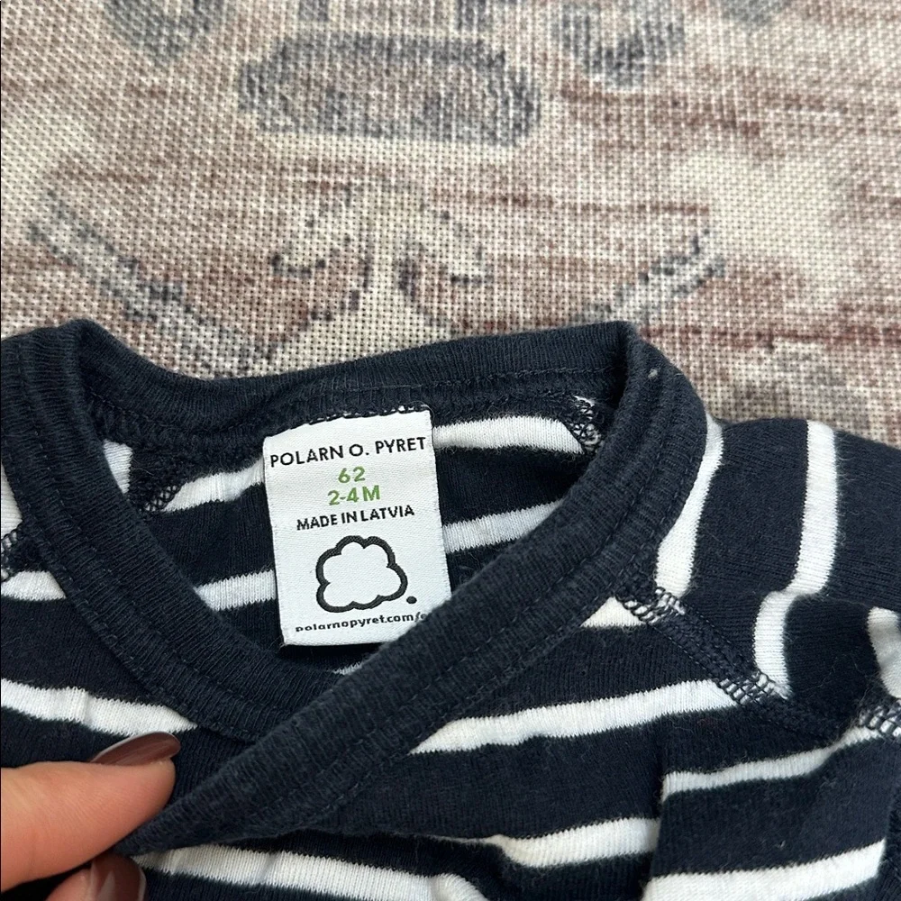 Polarn o Pyret unisex baby boys girls Striped Long Sleeve Baby Onesie sz 2-4 m